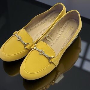 Mari A Yellow Loafers with Gold Accent size 6M -New